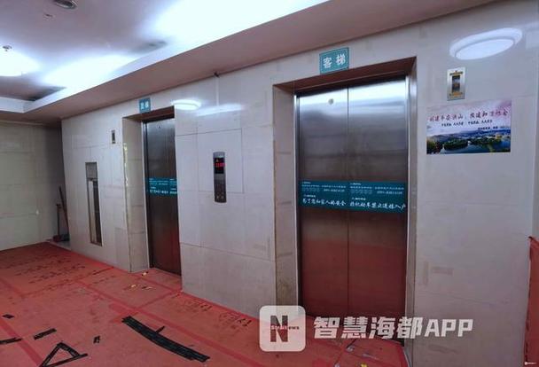 新澳彩免费长期资料大全:老人自制电梯上5楼